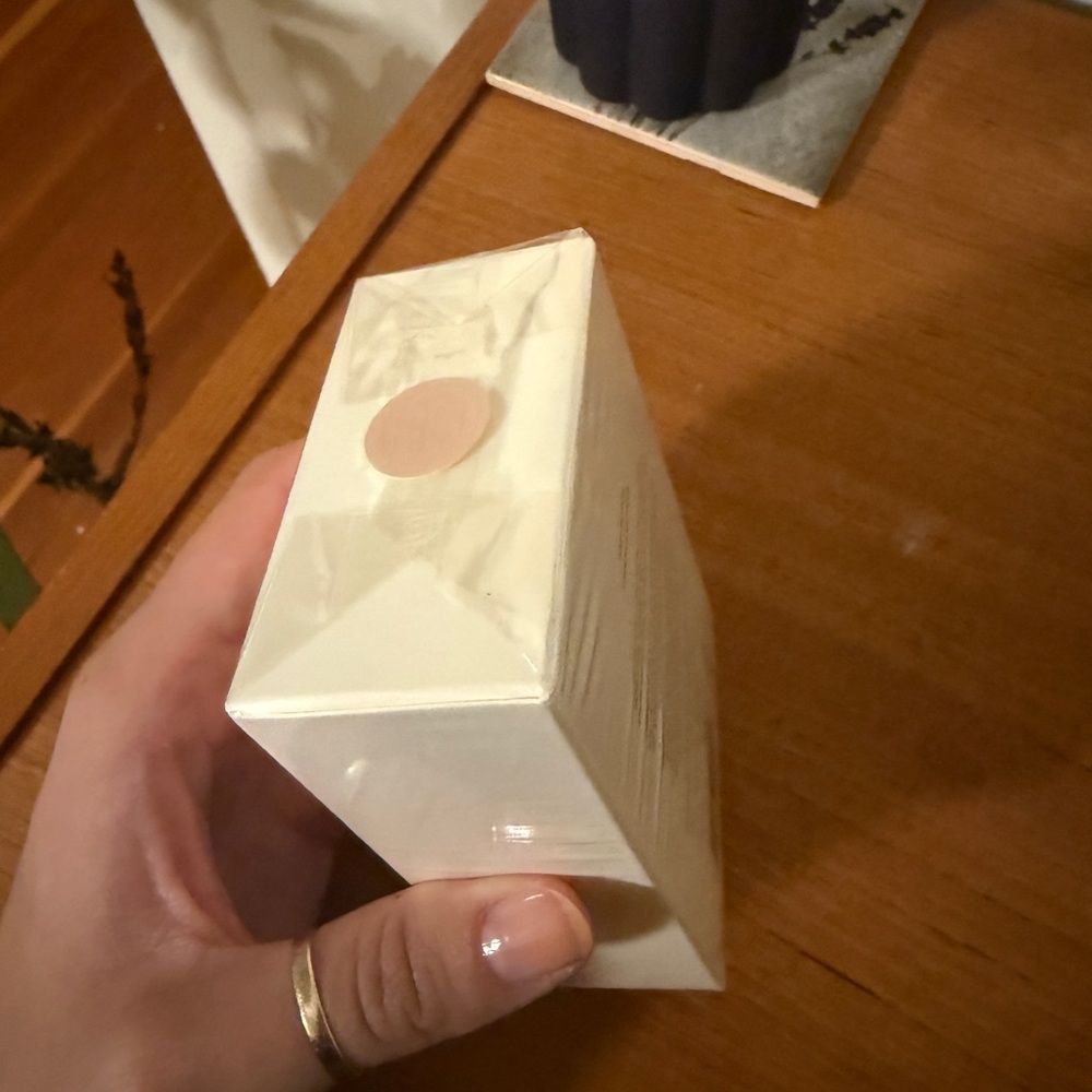 Tory Burch Essence of Rose body oil - Picture 3 of 3